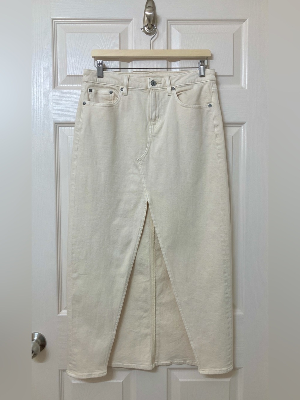 American Eagle Off White Front Slit Low Rise Denim Maxi Skirt 4 Coastal Cowgirl